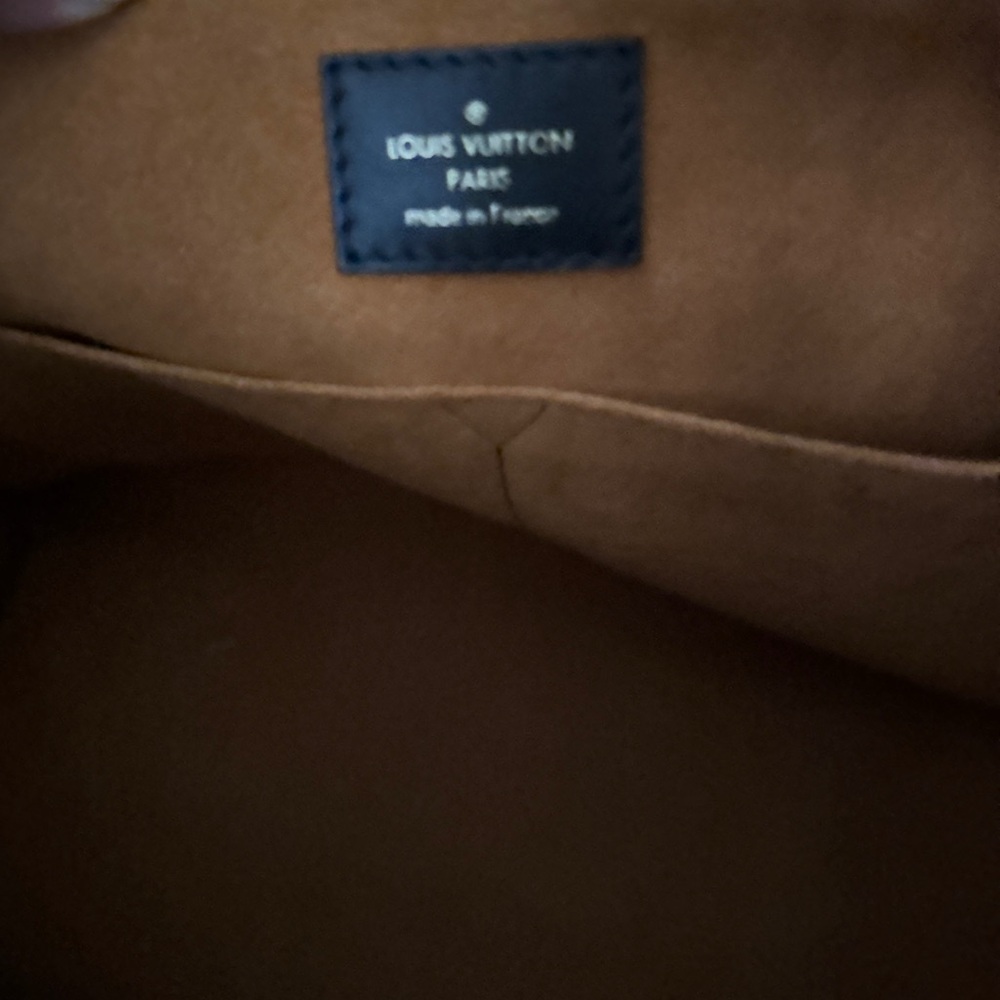 Louis Vuitton Black Onthego GM Tote Bag - Picture 11 of 16